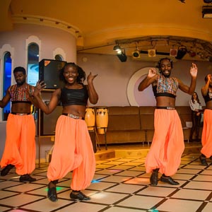 Группа Африканская деревня в ресторане Интеграл