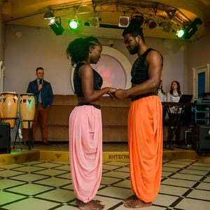 Группа Африканская деревня в ресторане Интеграл