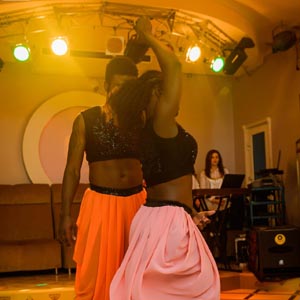 Группа Африканская деревня в ресторане Интеграл