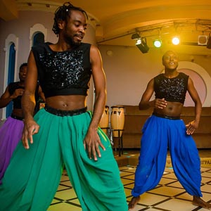 Группа Африканская деревня в ресторане Интеграл