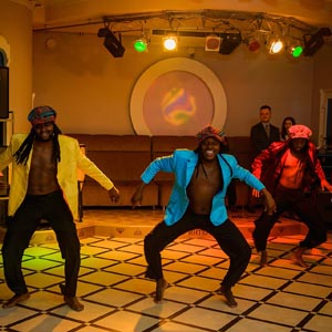 Группа Африканская деревня в ресторане Интеграл