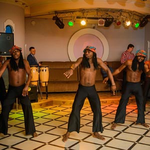 Группа Африканская деревня в ресторане Интеграл