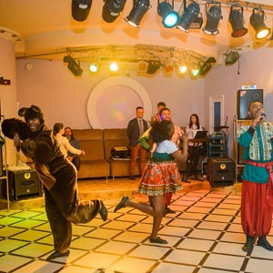 Группа Африканская деревня в ресторане Интеграл