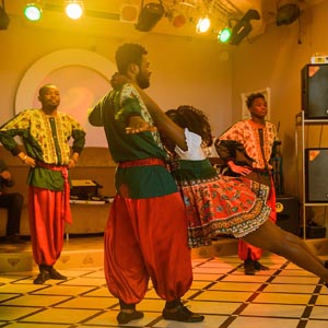 Группа Африканская деревня в ресторане Интеграл