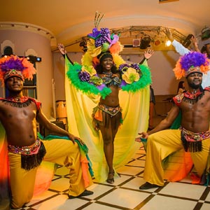 Группа Африканская деревня в ресторане Интеграл