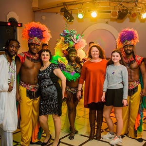 Группа Африканская деревня в ресторане Интеграл