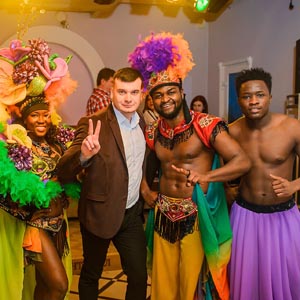 Группа Африканская деревня в ресторане Интеграл